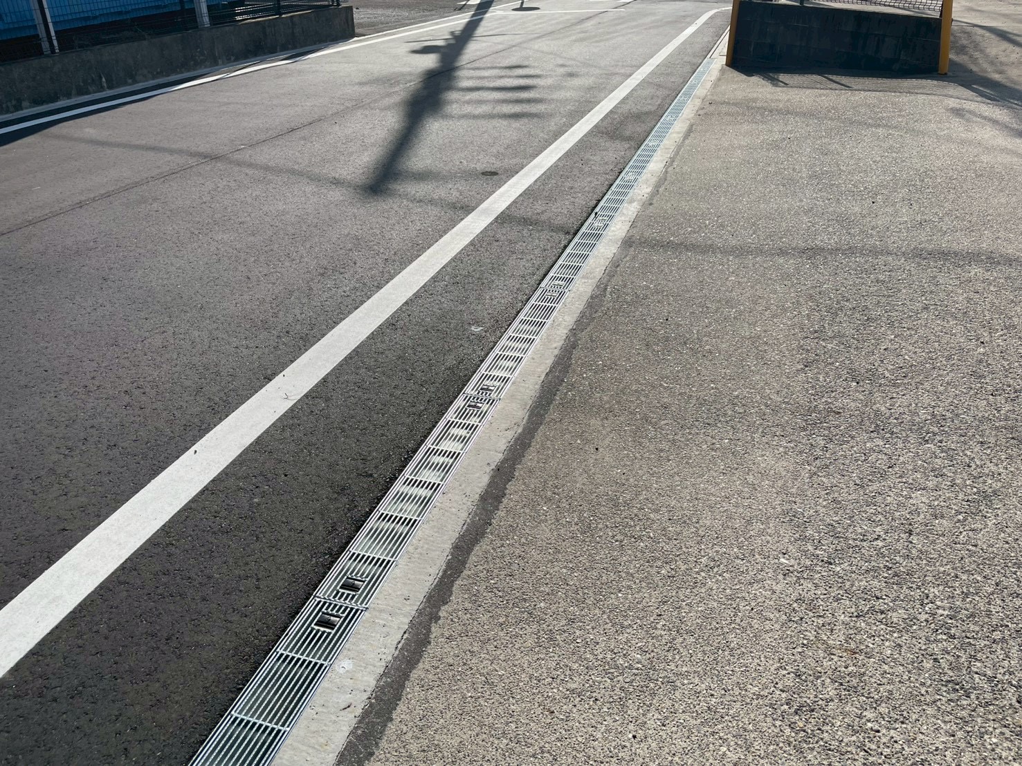 スラッと側溝を納入させて頂きました！